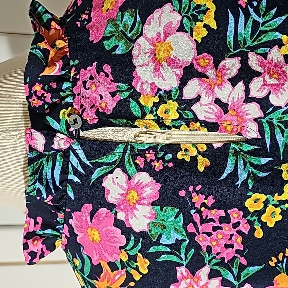 J.Crew women's sleevless top. Beautiful colors completely lined. Size medium. - Picture 5 of 12